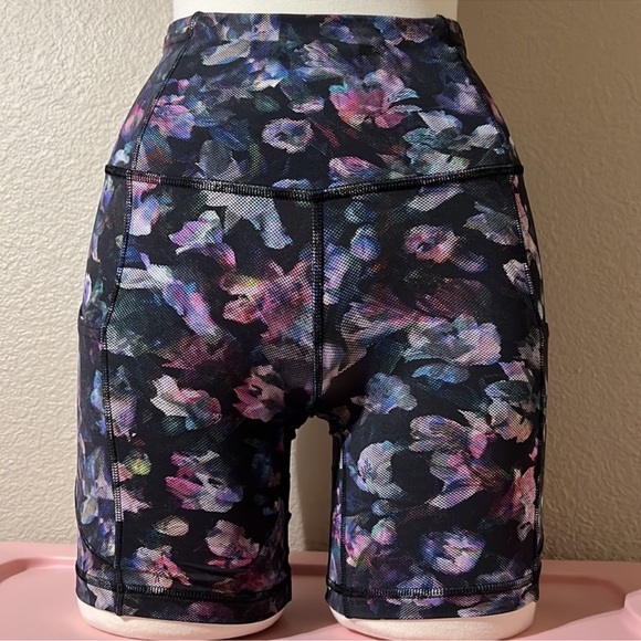 Lululemon Fast And Free Short 10" *Non-Reflective
Activate Floral Multi Size 2 - Picture 7 of 12
